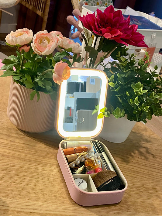 Routine beauté express : adoptez la trousse de maquillage idéale pour rester rayonnante